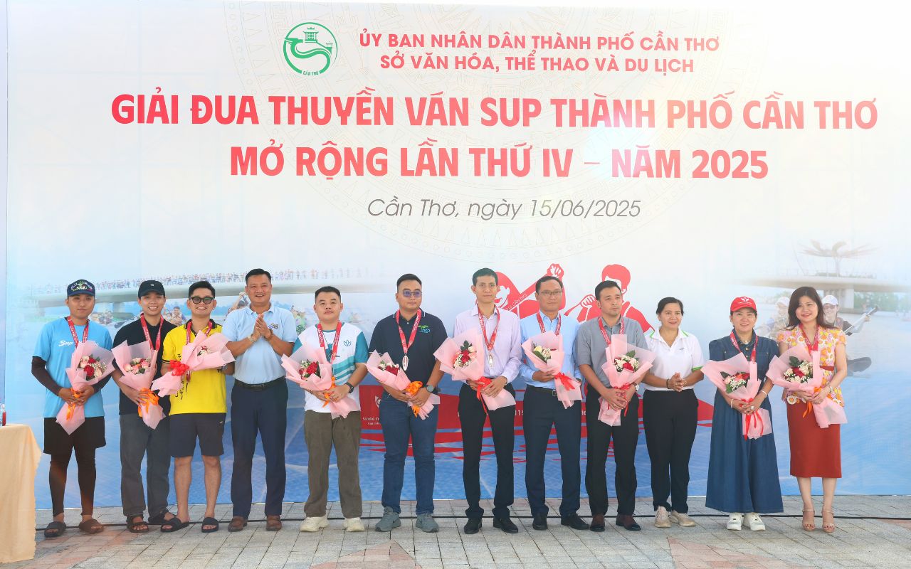Giải đua thuyền ván SUP TP Cần Thơ lần 4