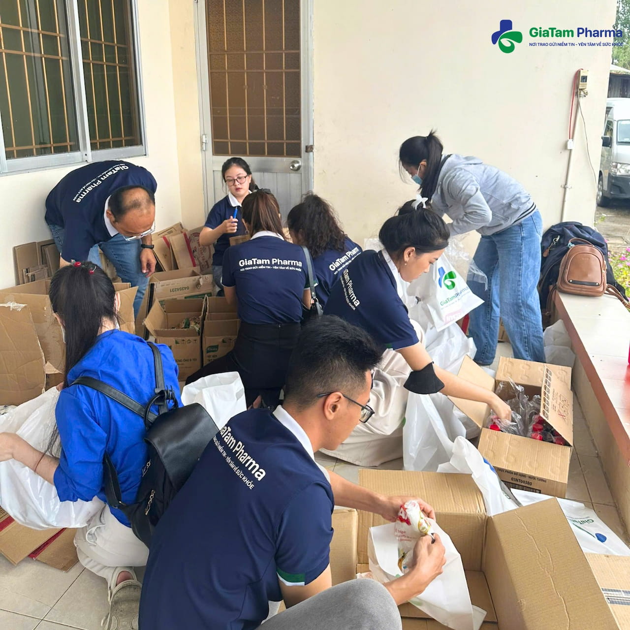 GiaTam Pharma chuẩn bị quà cho bà con địa phương